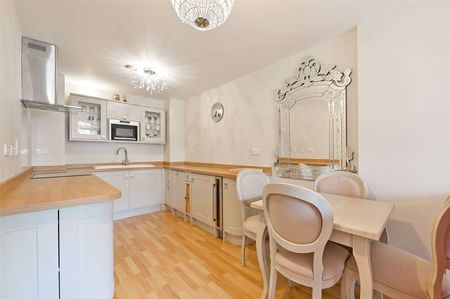 Outstanding Large One Bedroom Apartment | Premium Crescent Development | Harbour Views - Photo 3