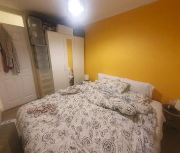 3 bedroom flat to rent - Photo 2