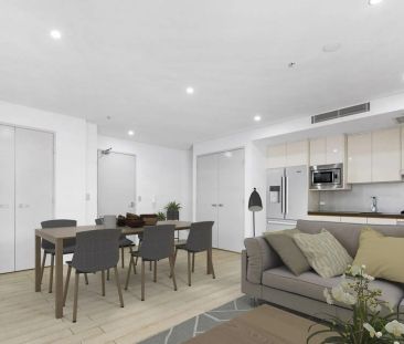 Spacious and Homey One Bedroom with Courtyard - Photo 1