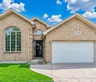 For Lease - 1328 IMPERIAL Crescent, Windsor, Ontario - Photo 1