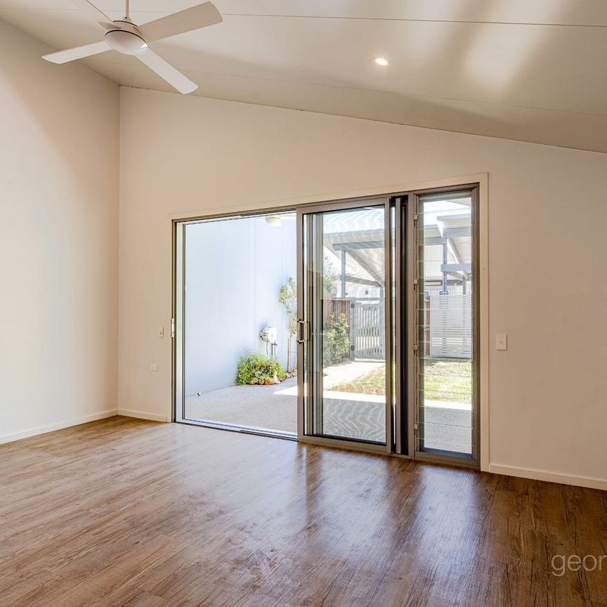 Modern Villa in Over 55's Complex! - Photo 1