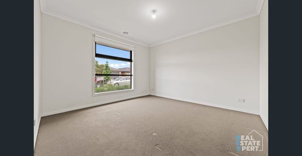 For Lease – 4-Bedroom Family Home in Prime Cranbourne East Location - Photo 1