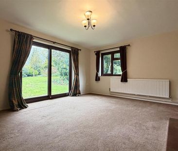 4 bedroom detached house to rent - Photo 2