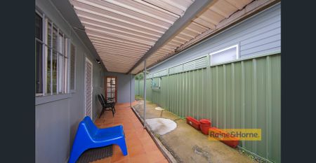 FULLY FURNISHED PLUS WATER, & INTERNET INCLUSIVE ! - Photo 5