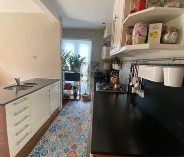 2 Bed Flat, Weir Road, SW12 - Photo 2