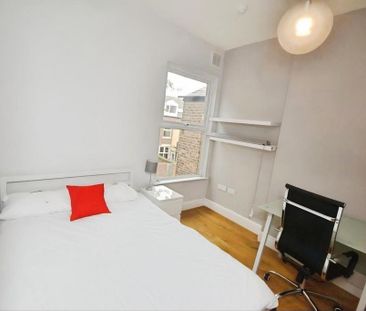 6 bedroom terraced house to rent - Photo 2