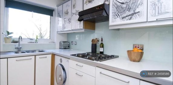 1 bedroom in a house share to rent - Photo 2