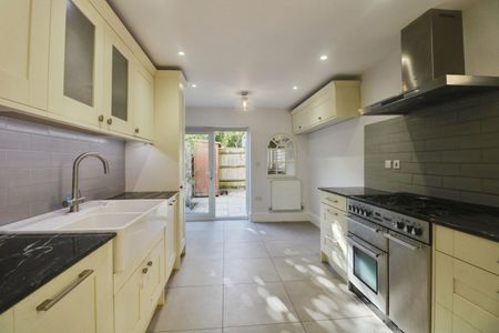 5 Bed Terraced House, William Road, SW19 - Photo 4