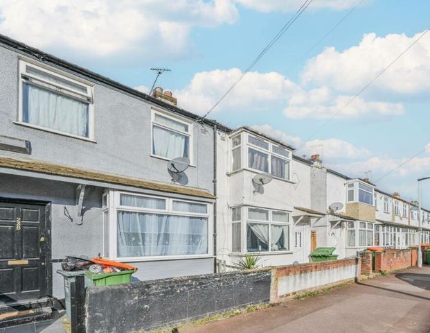 3 bedroom terraced house to rent - Photo 1