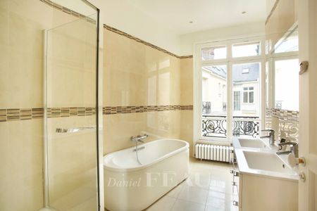 Paris XVIe - Place des Etats-Unis. - Photo 3