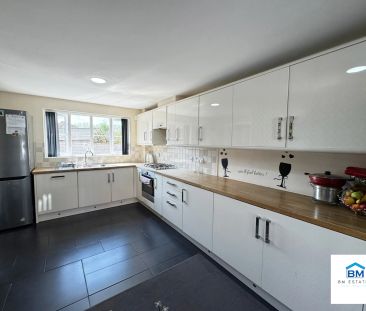 3 Bedroom End Of Terrace - Photo 5