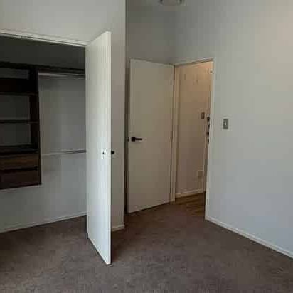 Modern 2-Bedroom Flat – All Utilities Included! - Photo 1