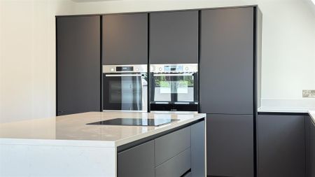 3 Bedroom Apartment - Penthouse - Photo 2