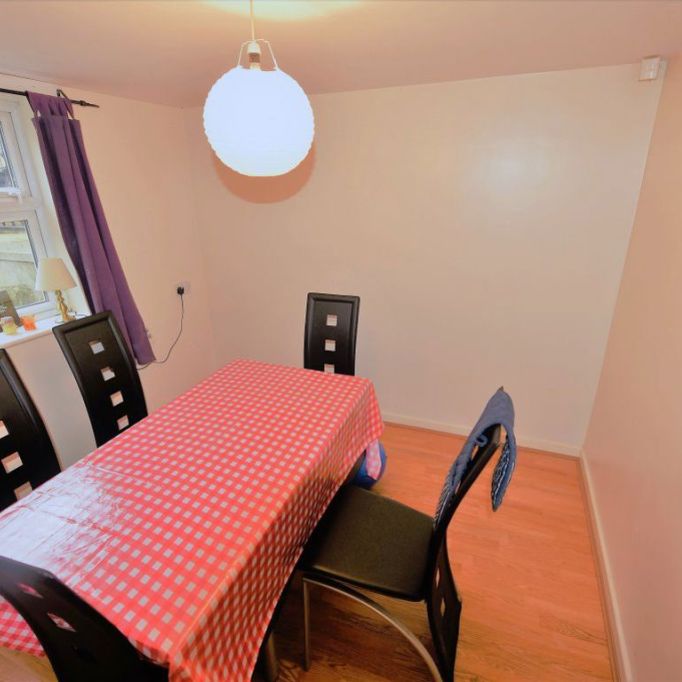 10 bedroom House in Beamsley Mnt/Ter, Leeds - Photo 1