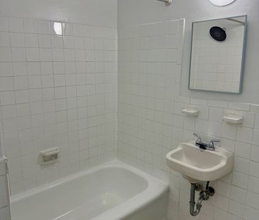 For Lease - 1582 Bathurst Street Unit# 203, Toronto, Ontario - Photo 2