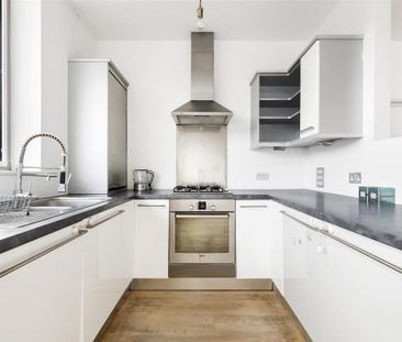 3 bedroom terraced house to rent - Photo 5