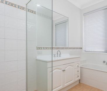 4 Hoya Close, North Lakes QLD 4509 - House For Rent - $670 | Domain - Photo 2