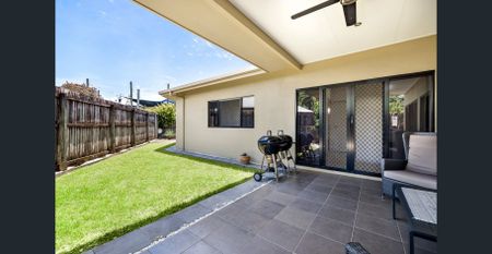 AMAZING HOUSE WITH MOUNTAIN VIEWS - Photo 3