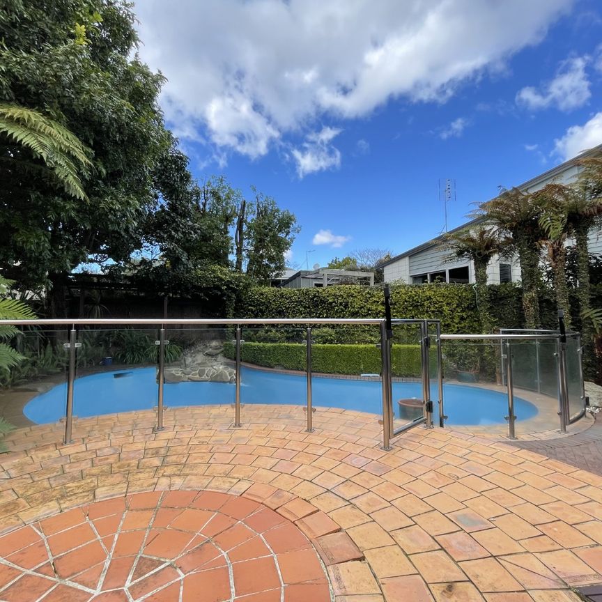 Large Family home with Geothermal Pool - Matua - Photo 1