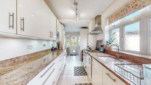 3 bedroom semi-detached house to rent - Photo 1