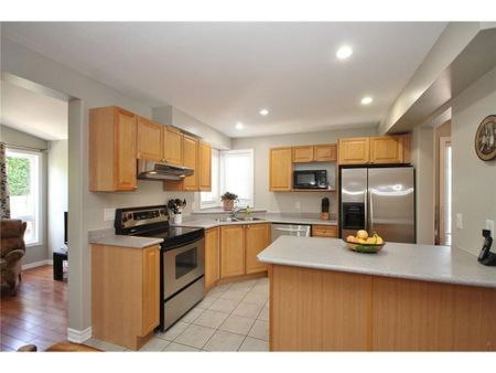 For Lease - 24 Wallsend Avenue, Kanata, Ontario - Photo 2