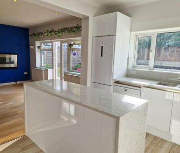 4 bedroom detached house to rent - Photo 5