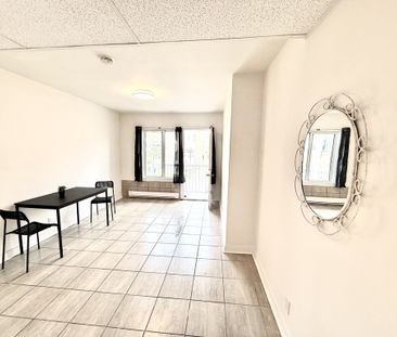 3 1/2 TOUT Inclus - Metro St Michel - Photo 2