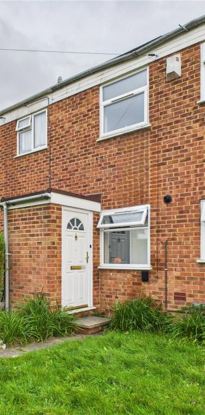 Pinewood Park, Farnborough Pinewood Park, Farnborough - Photo 2