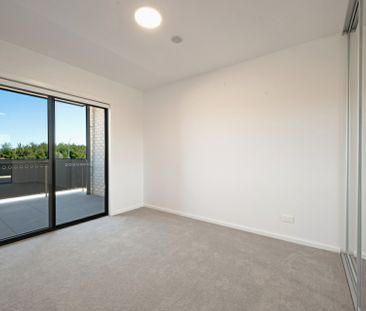 Ground floor 2 bedroom, 2 bathroom, 2 car unit - Photo 1