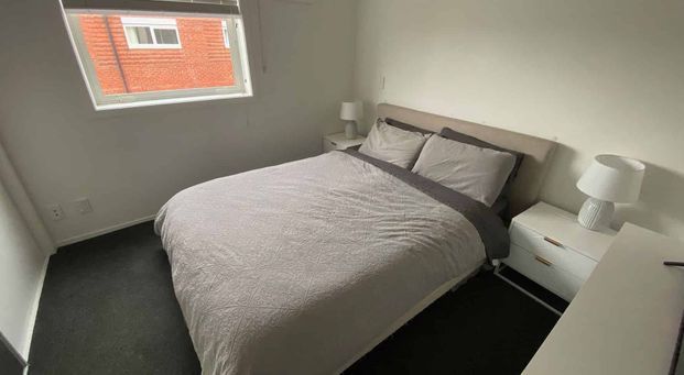 1 bedroom apartment with all day sun + views - Photo 1