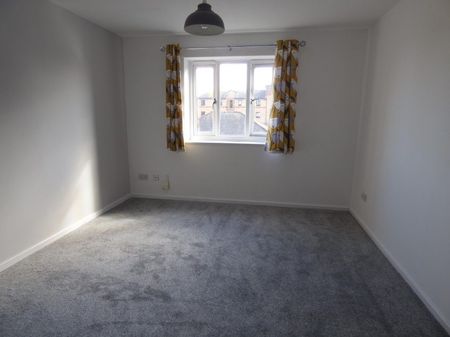 1 Bed Flat - Photo 2