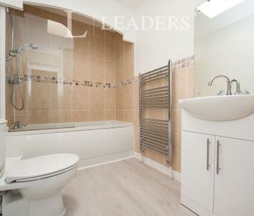 3 bedroom house to rent Keynshambury Road, GL52 - Photo 6
