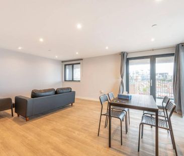 3 bedroom flat to rent - Photo 2