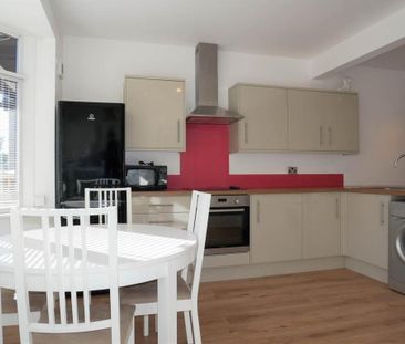 3 bedroom semi-detached house to rent - Photo 4