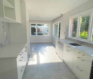 Renovated family home - Photo 2