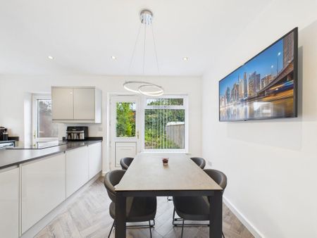 3 bedroom semi-detached house to rent - Photo 4