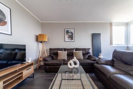 2 bedroom flat to rent - Photo 2