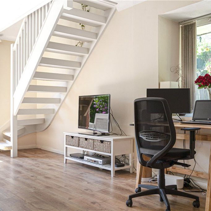 Grove Court, The Grove, Egham, Surrey, TW20 9PZ - Photo 1