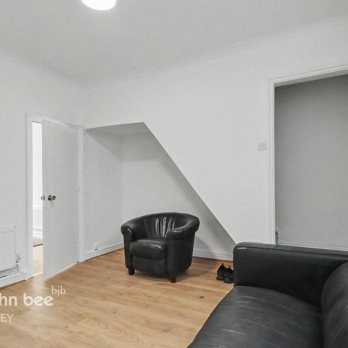 1 bedroom coach house to rent - Photo 1