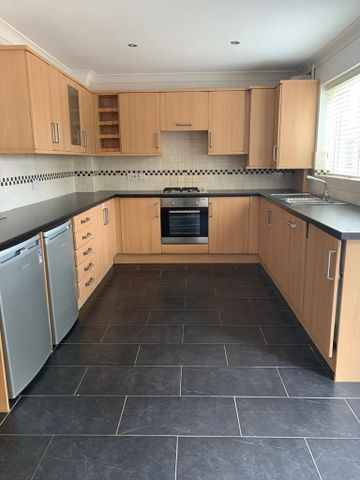 3 bedroom semi-detached house to rent - Photo 3