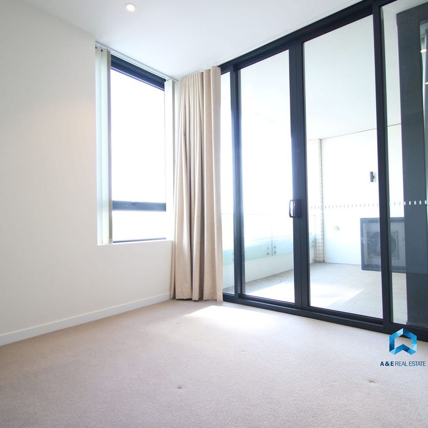 Modern One-Bedroom Plus Study Apartment - Photo 1