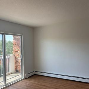 Immeuble - 1765 Rue Des Boisés 4 ½ à Louer - Près De L'université De Sherbrooke - Photo 2