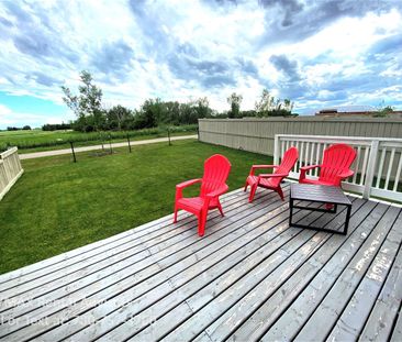 BEAUTIFUL 3 BED, 2.5 BATH, 2 STOREY DUPLEX, W/AN ATTACHED SNGL GARA... - Photo 1