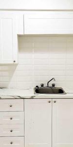 Très beau 3 1/2 rénové - Photo 3