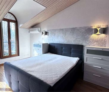 In a private setting and surrounded by nature, an elegant villa wit... - Photo 4