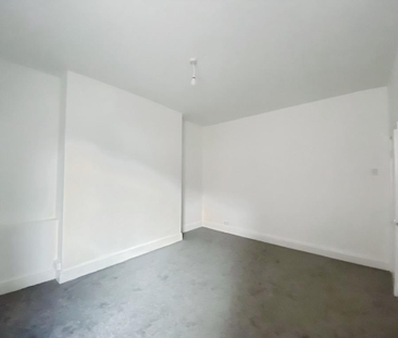 2 bedroom ground floor flat to rent - Photo 3