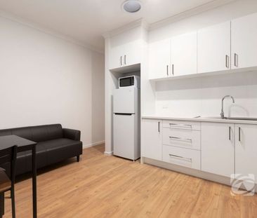 FULLY FURNISHED STUDIO – RENT INCLUDES UTILITIES & INTERNET - Photo 4