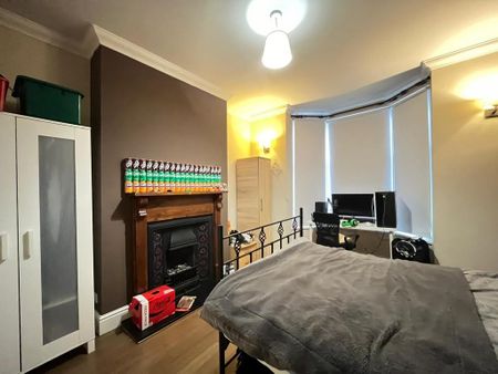 4 bedroom end of terrace house to rent - Photo 4