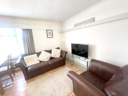 2 bedroom ground floor flat to rent - Photo 2