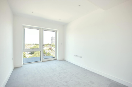 3 bedroom flat to rent - Photo 2